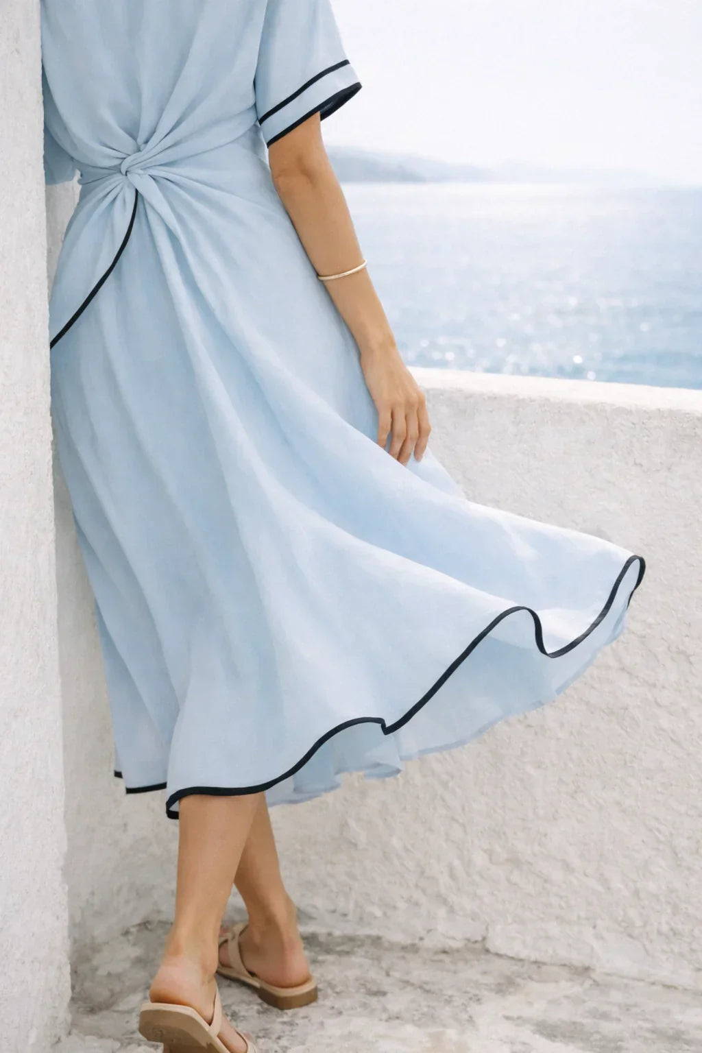 Alicia | Relaxed V-Neck Midi Dress
